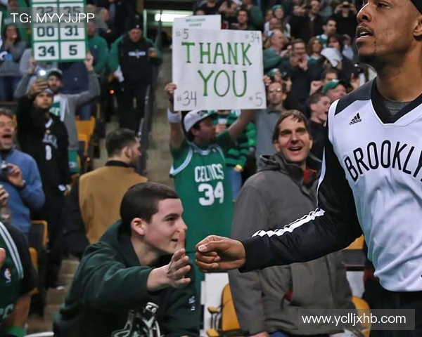 霍启刚喜讯传来，郭晶晶迎接新挑战，泳迷纷纷点赞！(霍启刚夫妇携手出席活动)