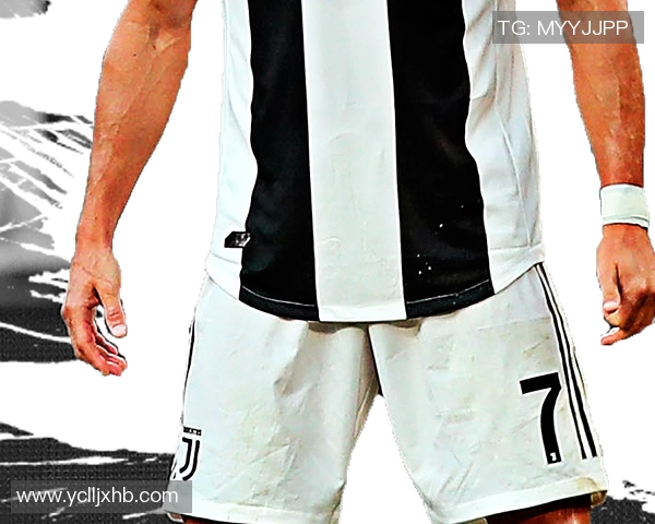 霍福德与美丽妻子同现场边,观赛时刻成焦点(霍福德和妻子) 霍福德与美丽妻子同现场边,观赛时刻成焦点(霍福德和妻子)